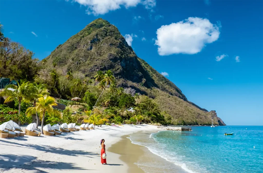 Saint Lucia'da günlük yaşam, tropikal atmosferi, beyaz kumlu plajları ve huzurlu çevresiyle sakin ve keyifli bir deneyim sunar.